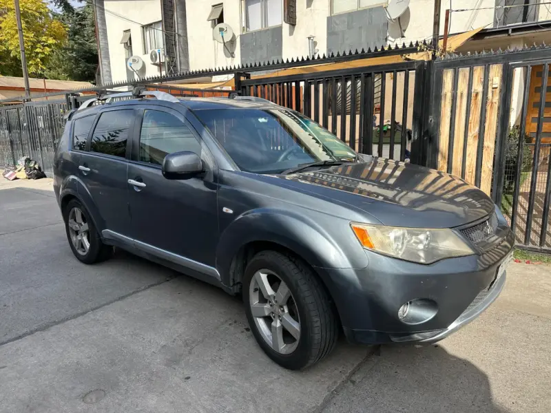 Mitsubishi outlander SUV gris - 1
