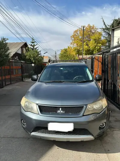 Mitsubishi outlander SUV gris - miniatura 2