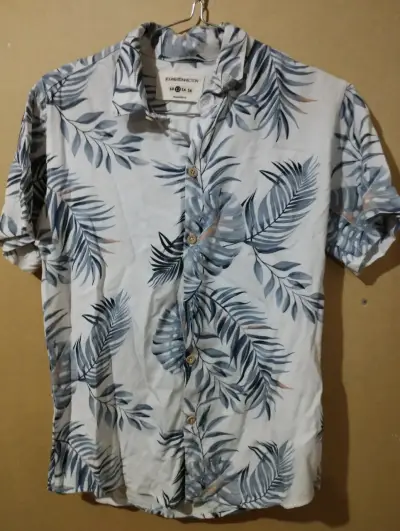 Camisa estampada de hojas - miniatura 1
