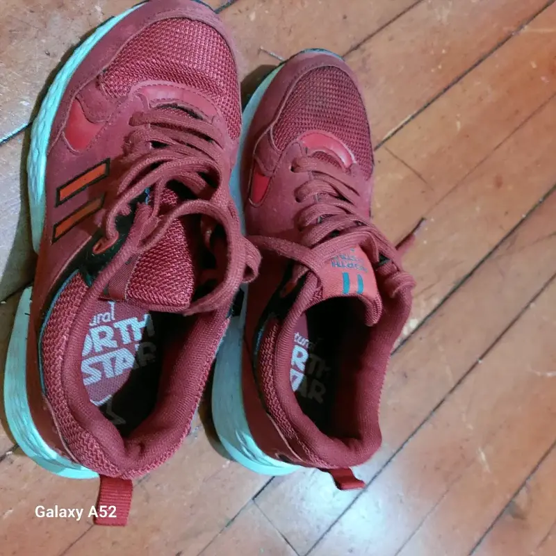 Zapatillas rojas deportivas talla 35 North star.