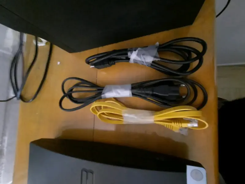 PlayStation 3 con juegos y controles - 2