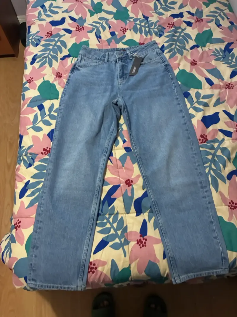 Jeans celestes con etiqueta - 1
