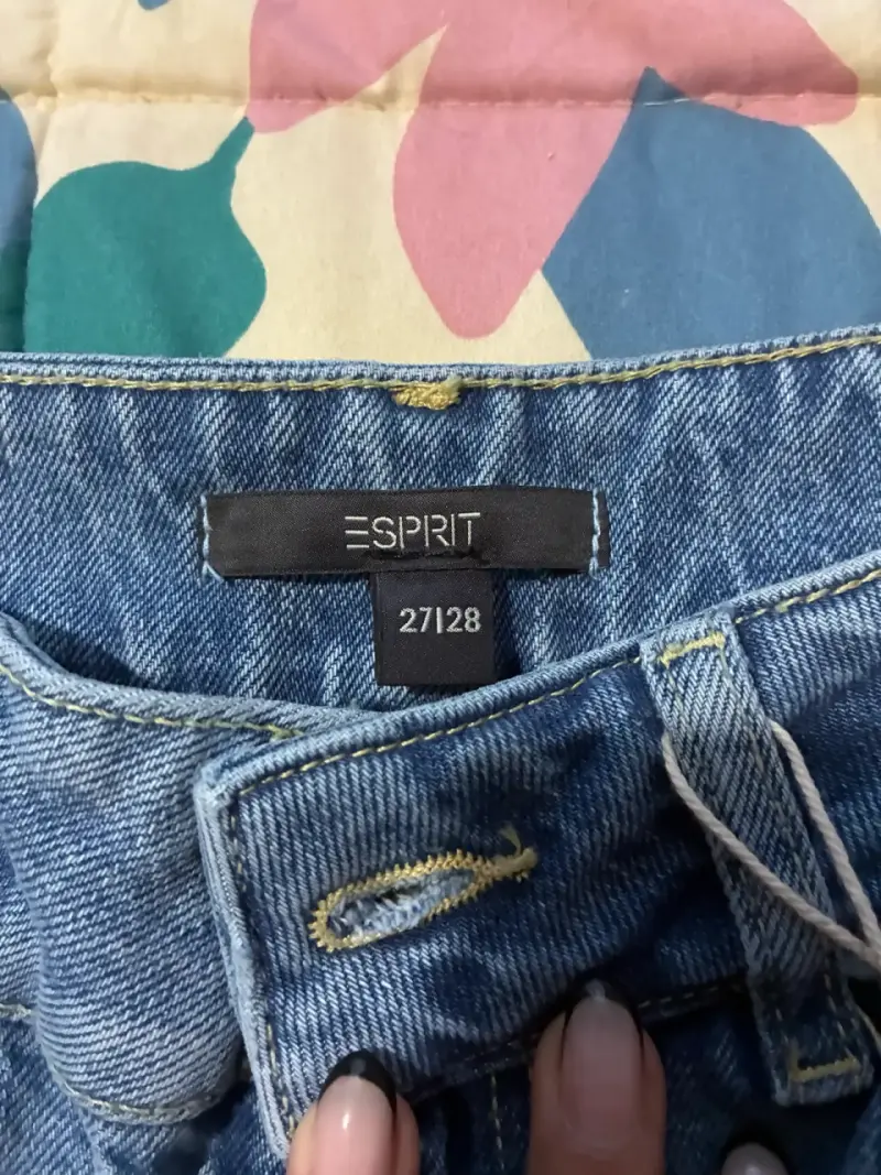 Jeans celestes con etiqueta - 3