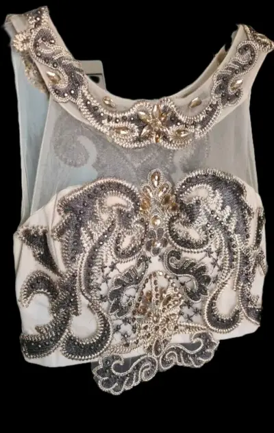 Vestido fiesta elegante blanco y negro - miniatura 2