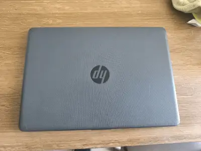 Laptop HP negra - miniatura 4