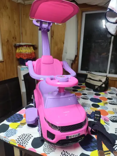 Auto correpasillos rosado para niñas muy poco uso - miniatura 1