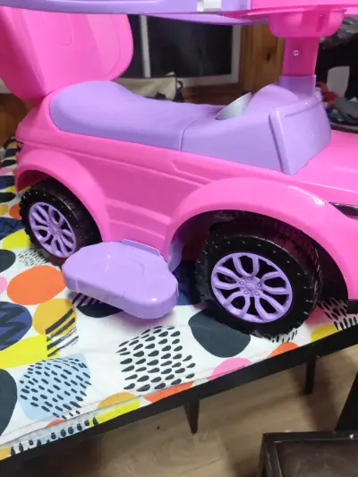Auto correpasillos rosado para niñas muy poco uso - miniatura 3