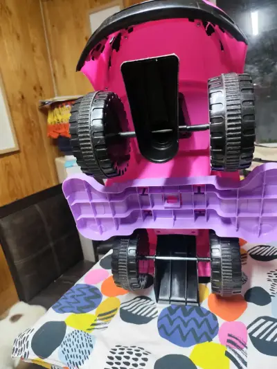 Auto correpasillos rosado para niñas muy poco uso - miniatura 4