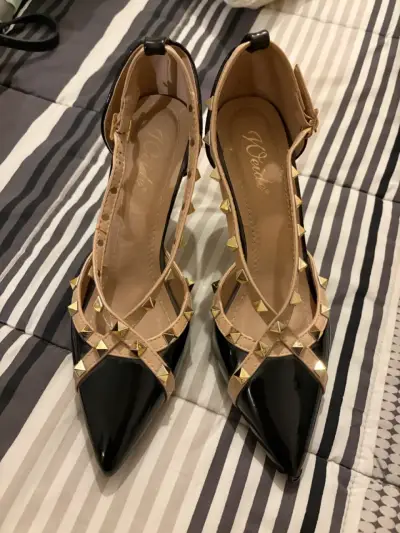 Zapatos de tacos negros con tachas - miniatura 1