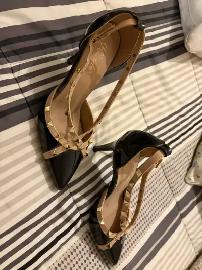 Zapatos de tacos negros con tachas - miniatura 2