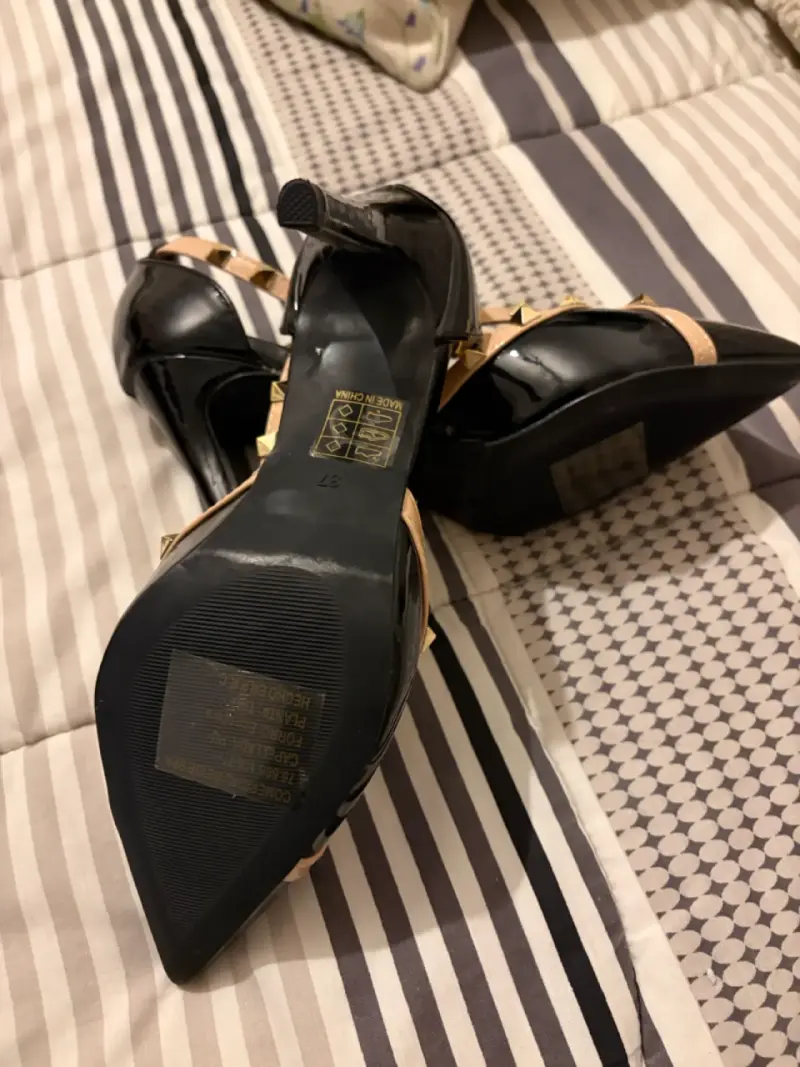 Zapatos de tacos negros con tachas - 3