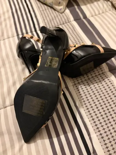 Zapatos de tacos negros con tachas - miniatura 3