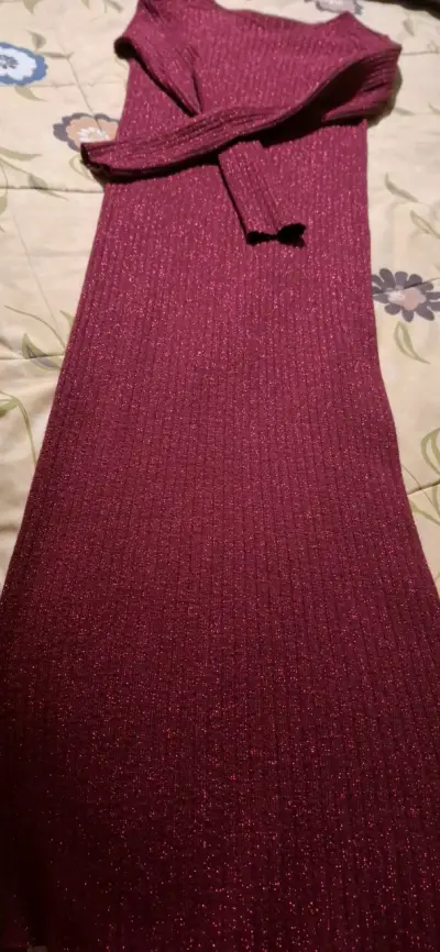 Vestido burdeo  con puntos brillantes - miniatura 3