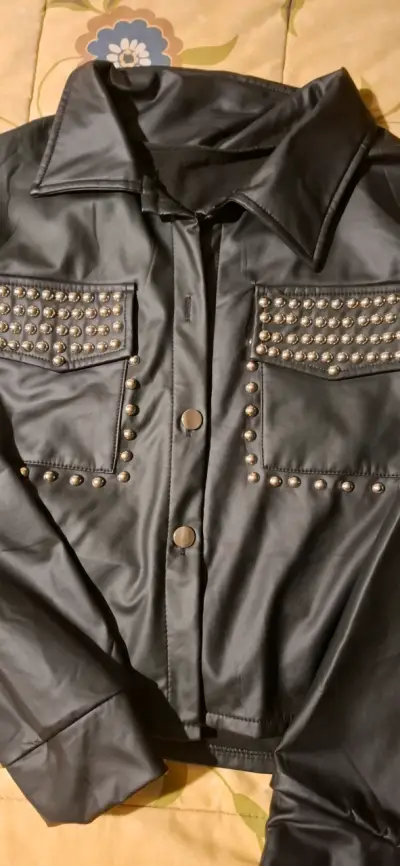 Chaqueta negra con tachas - miniatura 1