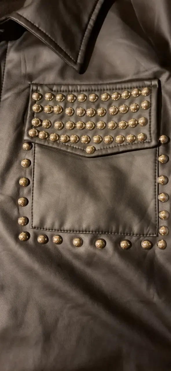 Chaqueta negra con tachas - 2