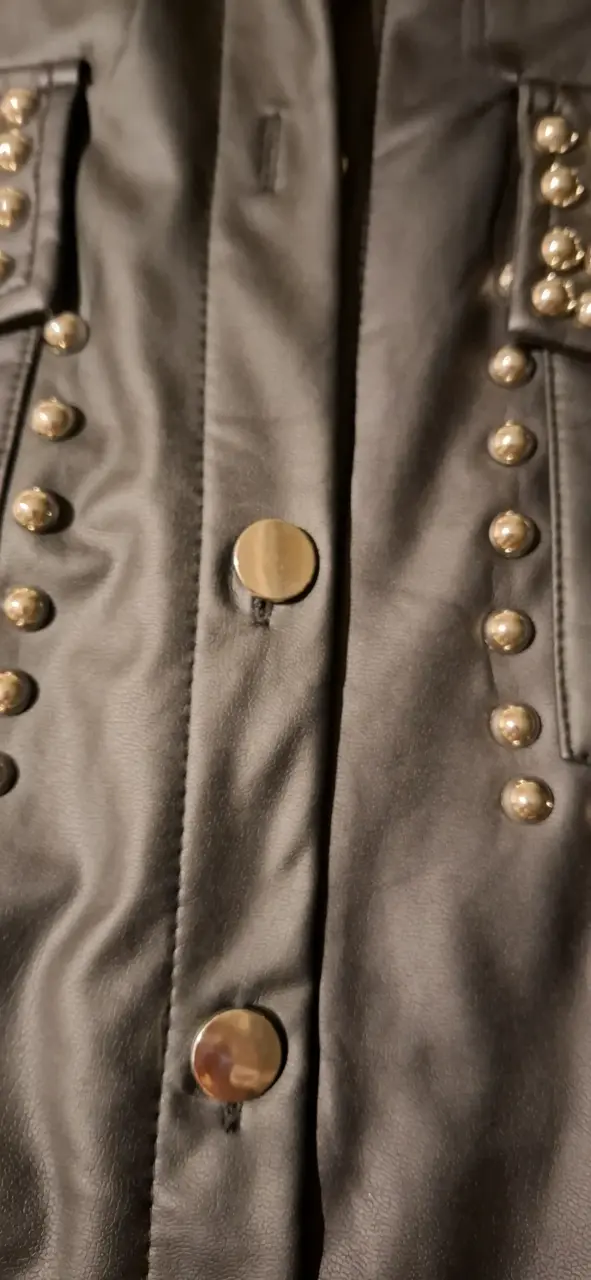 Chaqueta negra con tachas - 3