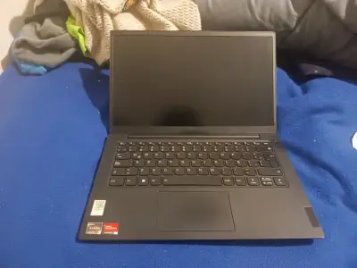 Notebook Lenovo Ryzen 3 - miniatura 1
