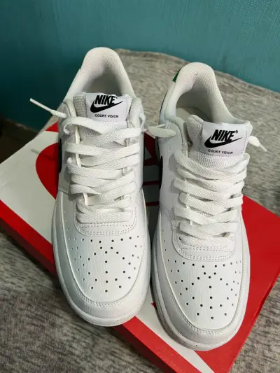 Zapatillas blancas Nike nuevas - miniatura 2