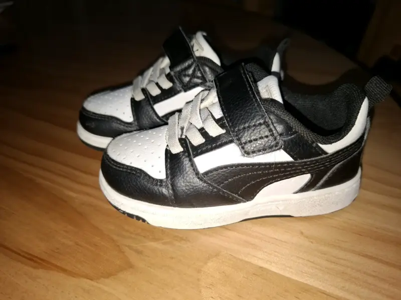 Zapatillas niño blanco y negro - 1