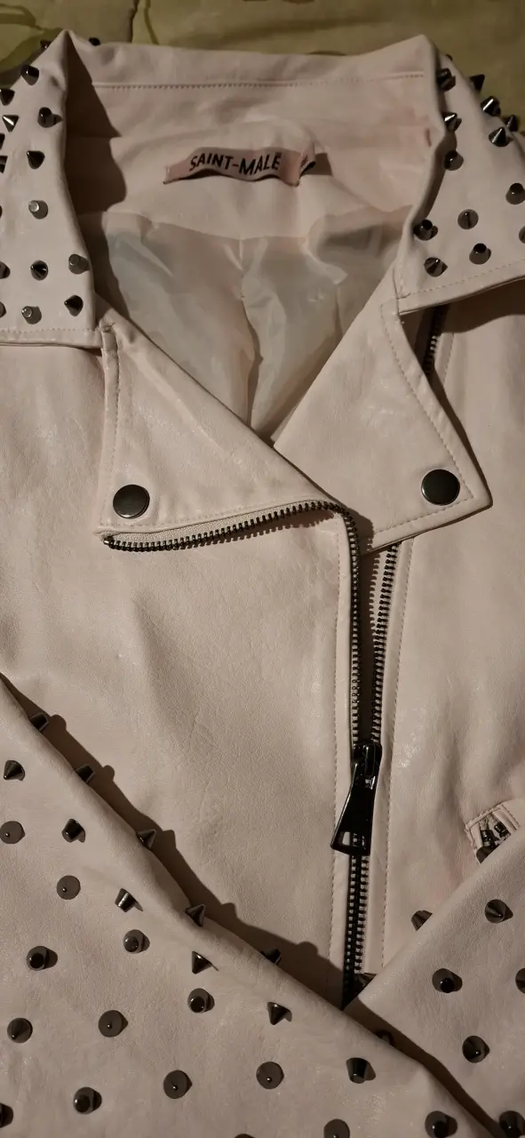 Chaqueta rosada con tachas - 1