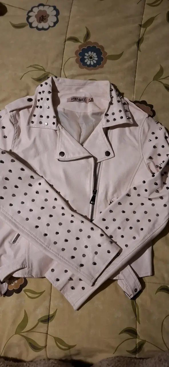 Chaqueta rosada con tachas - 2