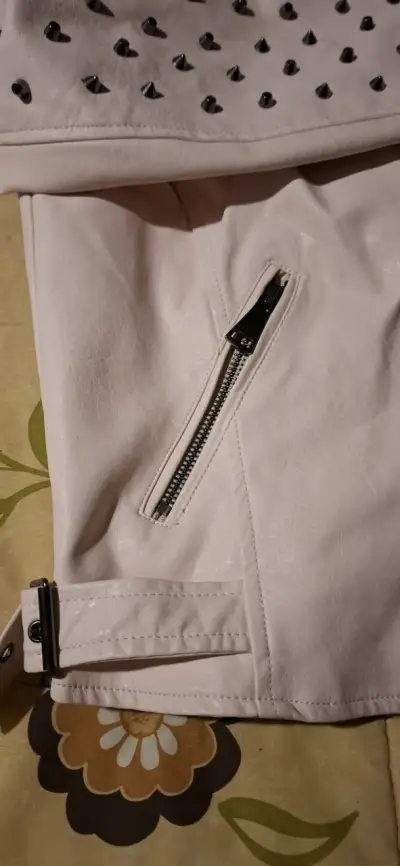 Chaqueta rosada con tachas - miniatura 3