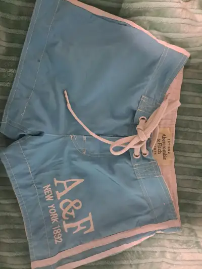 Shorts azules A&F - miniatura 2