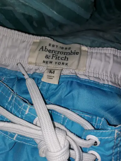 Shorts azules A&F - miniatura 3