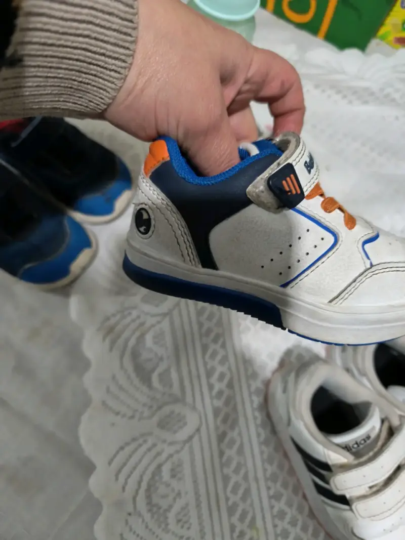 Zapatillas infantiles variadas - 6