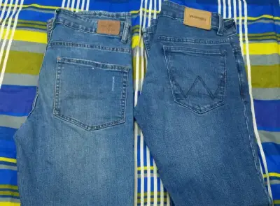 Jeans azules clásicos - miniatura 1