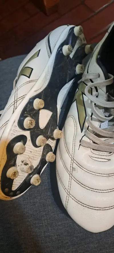 Botines de fútbol blancos para hombre - miniatura 2