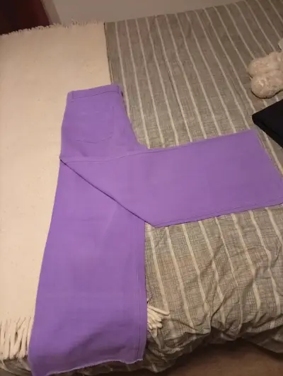 Pantalones morados y negros anchos - miniatura 2