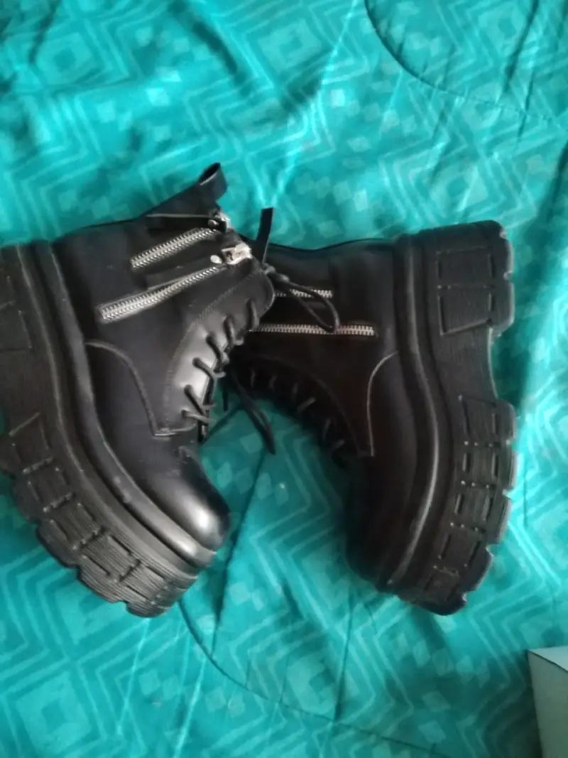 Botas negras con plataforma