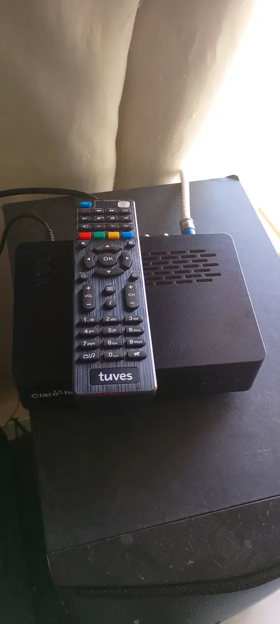 Decodificador Claro con control remoto