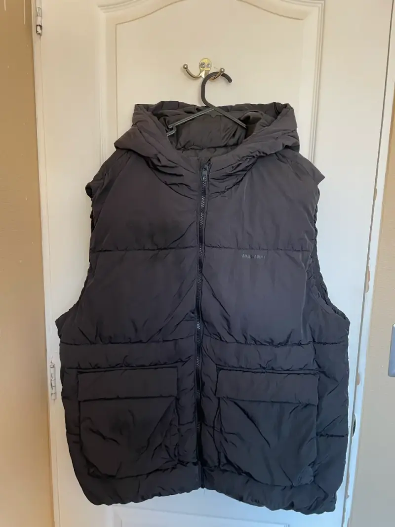 Parka sin mangas  negro con capucha hombre