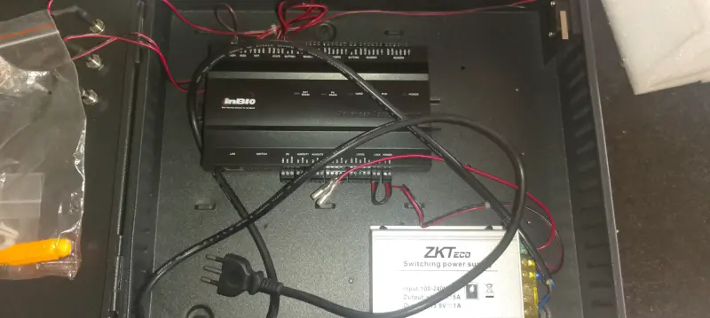 Control de acceso ZKTeco - 2