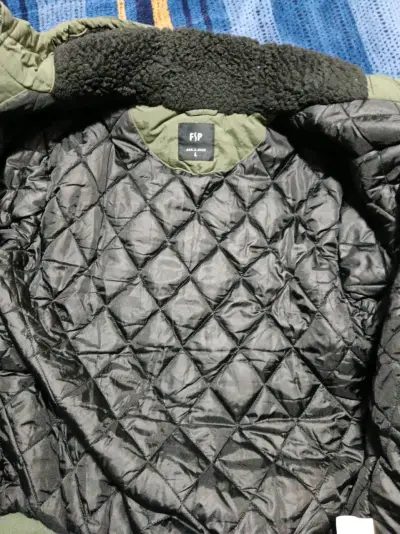 Parka verde con capucha - miniatura 2