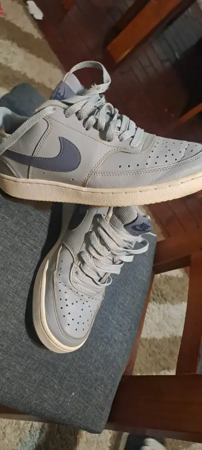 Zapatillas grises deportivas Nike - miniatura 1