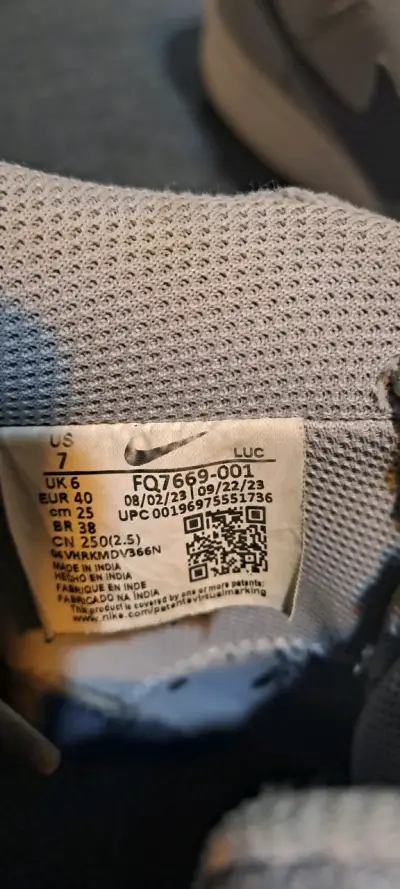 Zapatillas grises deportivas Nike - miniatura 2