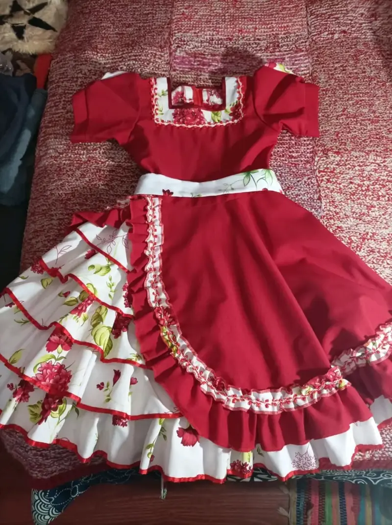 Vestido rojo folclórico floral - 1