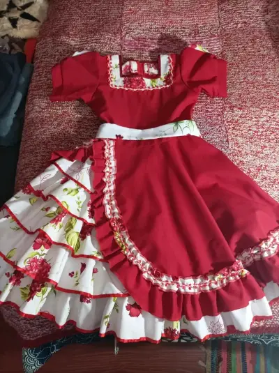 Vestido rojo folclórico floral - miniatura 1