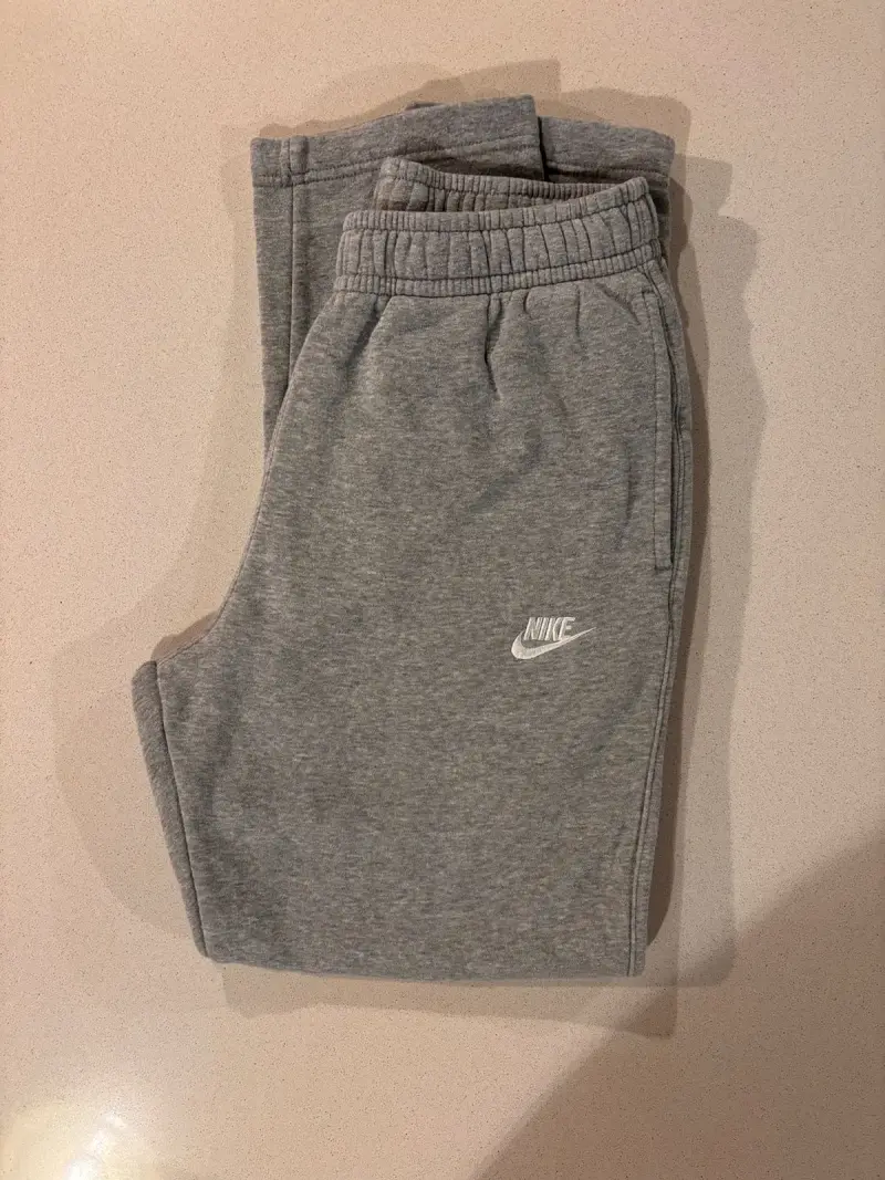 Pantalones deportivos grises Nike - 1