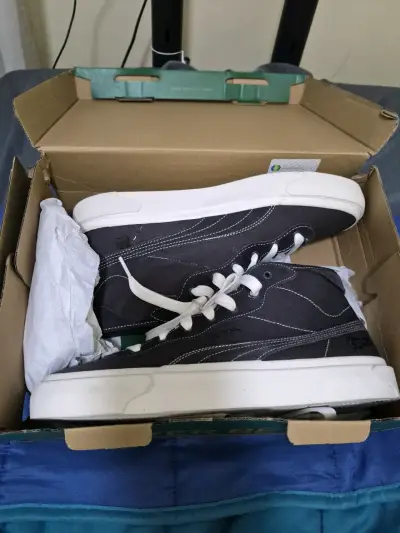 Zapatillas negras con cordones - miniatura 1