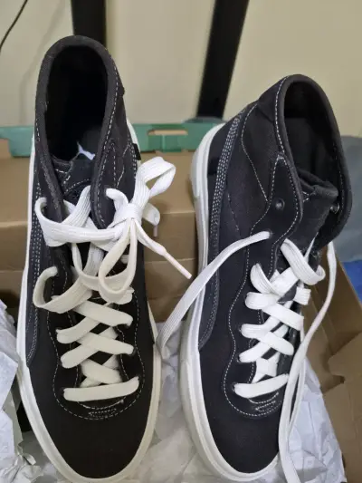 Zapatillas negras con cordones - miniatura 4