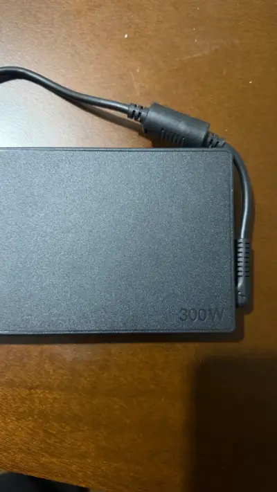 Cargador de computadora 300W - miniatura 1