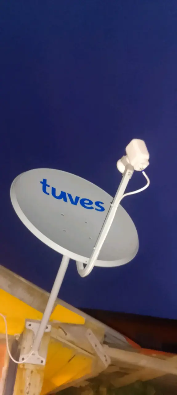 Antena satelital tuves