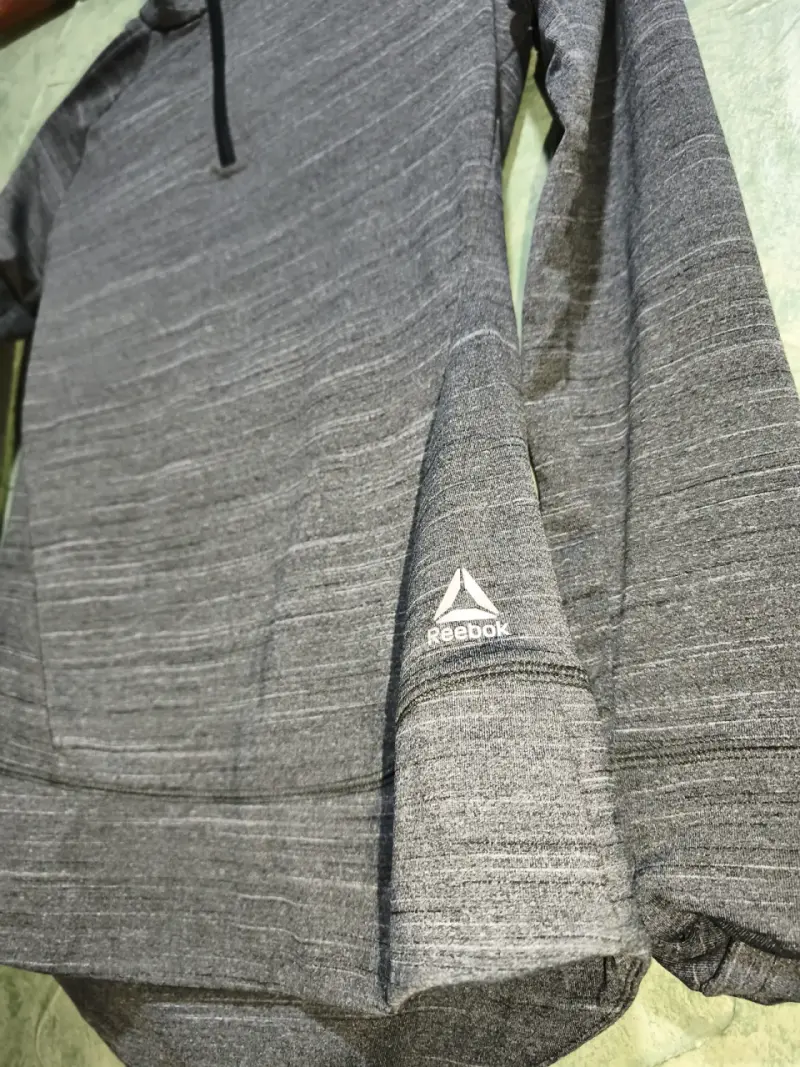 Polera deportiva gris Reebok - 2