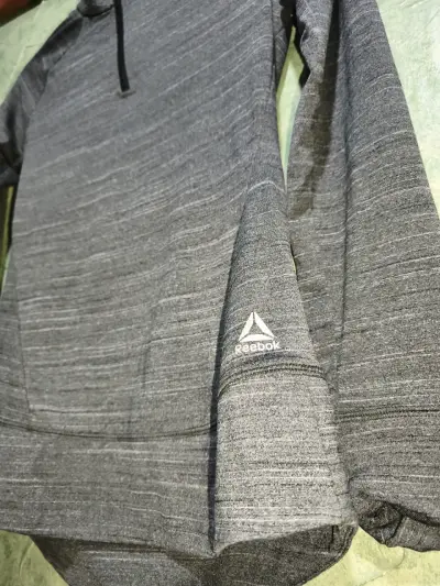 Polera deportiva gris Reebok - miniatura 2