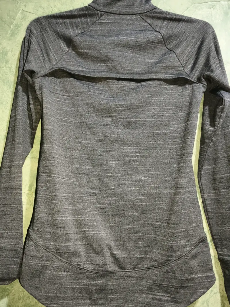 Polera deportiva gris Reebok - 3