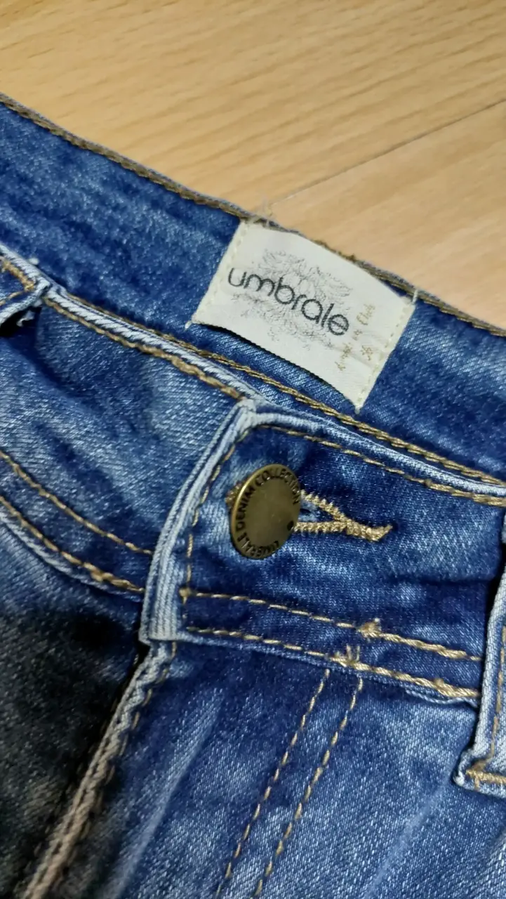 Jeans azul con tachas - 3